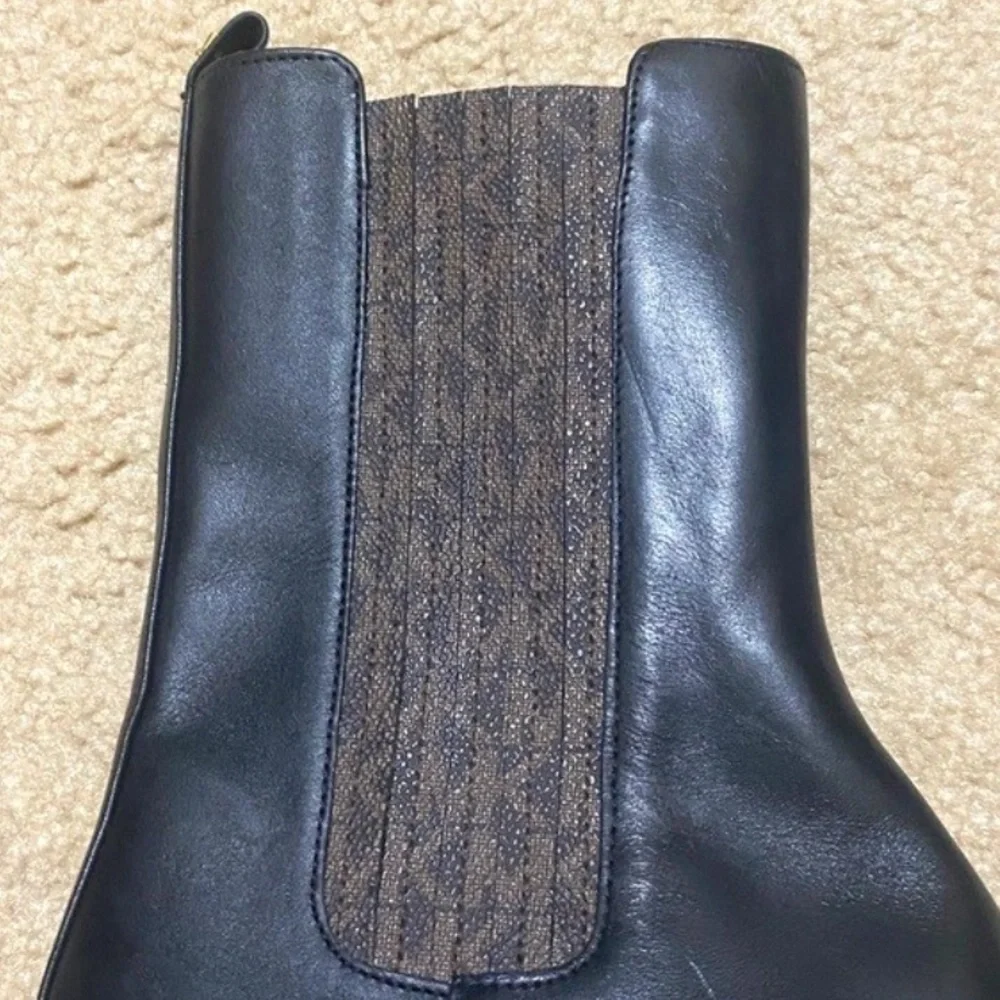NWOB MICHAEL KORS Women's Black Leather Pull-on Ankle Boots w MK Logo Size 6M
